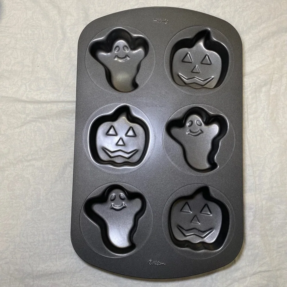 Wilton Holiday Baking Pan Lot 3 Christmas Halloween Valentine Nonstick Cake Pans